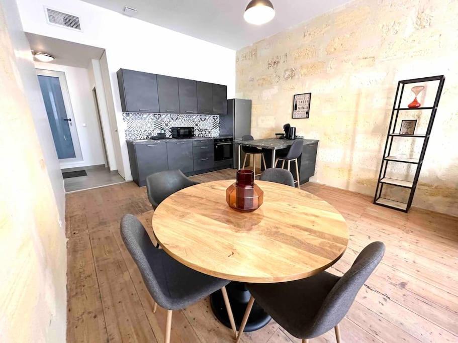 Apartment 2 - Hypercentre - Free Parking - Clim - Wifi - Netflix Libourne