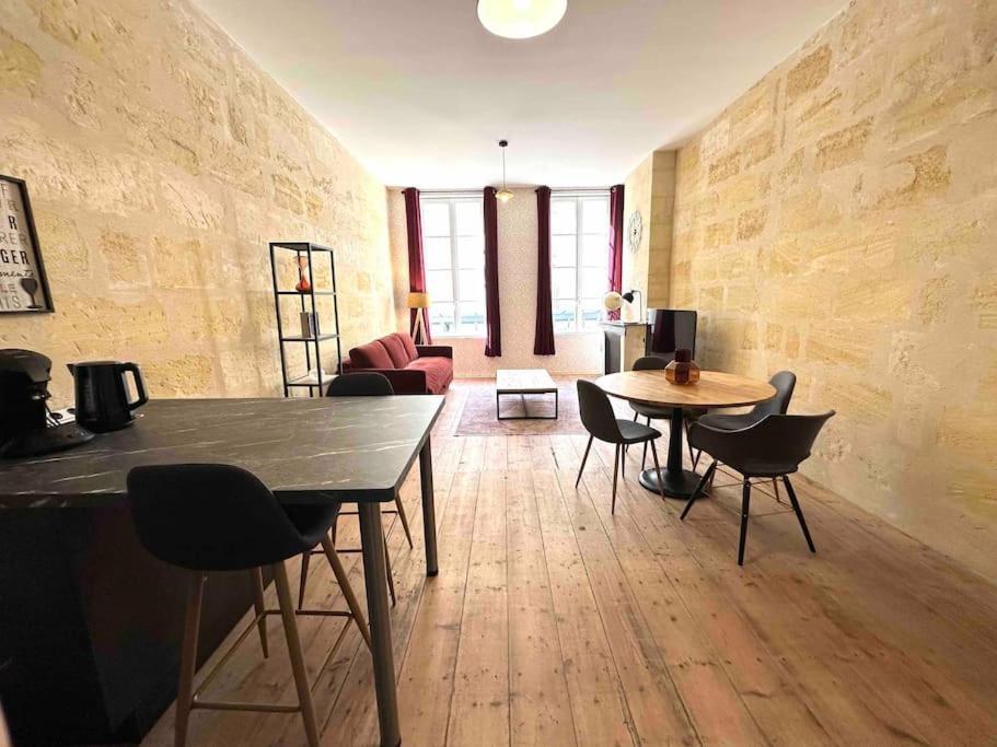 Apartment 2 - Hypercentre - Free Parking - Clim - Wifi - Netflix Libourne