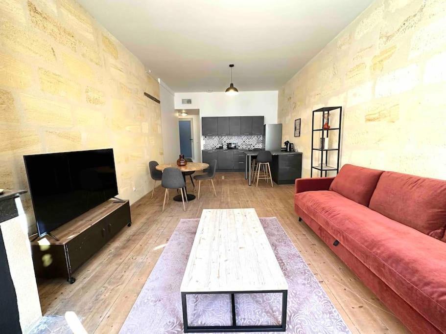 Apartment 2 - Hypercentre - Free Parking - Clim - Wifi - Netflix